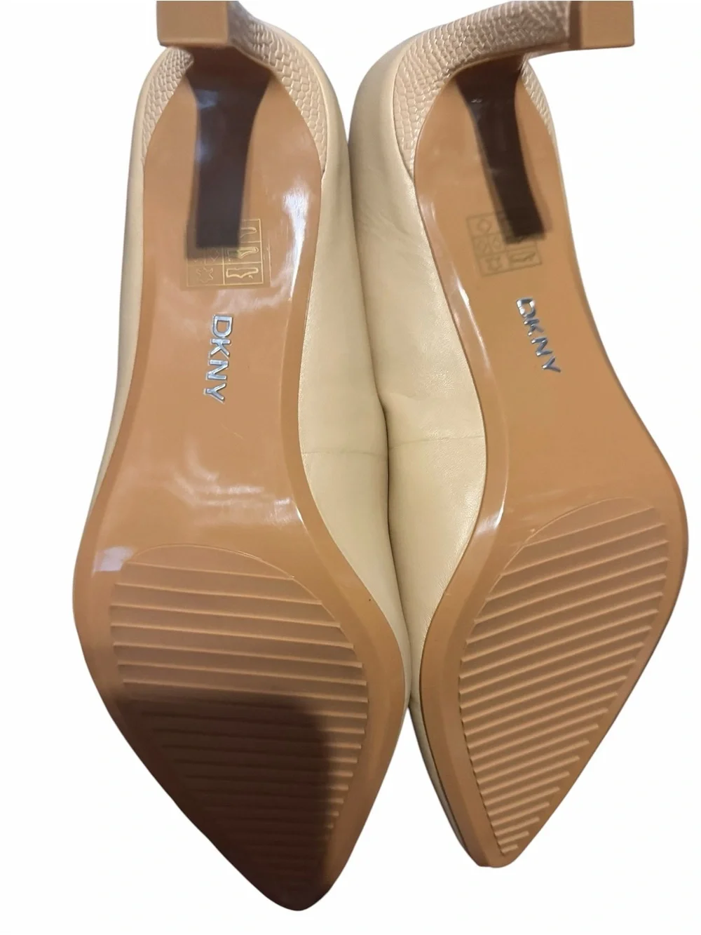 Dkny sleek pointed